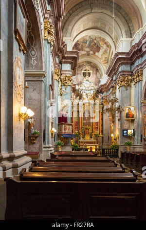 Barocke Interieur der Holy Trinity Church in Kazimierz, Krakau, Polen. Stockfoto