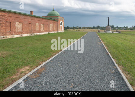 Denkmal in Schlacht von Borodino und Spaso-Borodinskiy Frauenkloster in Borodino, Moscow Region, Russland. Stockfoto