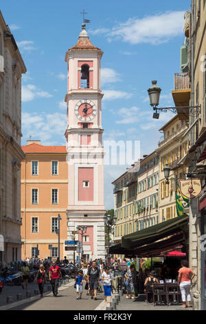 Nizza, Côte d ' Azur, Côte d ' Azur, Frankreich. Vieille Ville, der Altstadt.  Zeigen Sie an, Rue De La Präfektur auf den Uhrturm Stockfoto