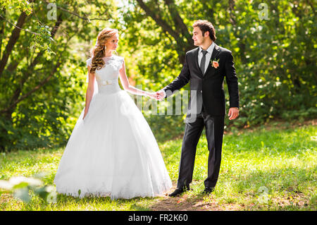 Hochzeitsthema, halten Hände Brautpaar Stockfoto
