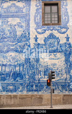Capela Das Almas, bedeckt Außenwand mit Azulejos, Porto, Portugal, UNESCO-Weltkulturerbe Stockfoto