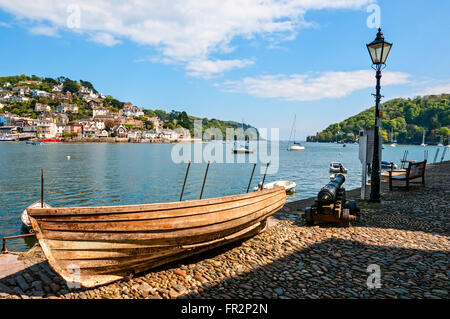 Der malerische älteste Werft in Dartmouth und gepflasterten Kai gegenüber Dorf Kingswear über den Fluss Dart Stockfoto