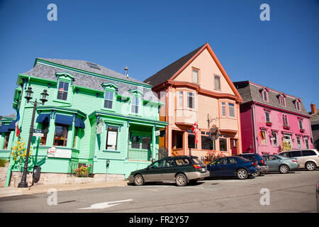 Die Innenstadt von Lunenburg in Nova Scotia, Kanada mit bunten alten Gebäuden Stockfoto