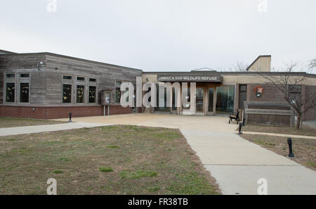 Das Besucherzentrum am Jamaica Bay Wildlife Refuge, ein Naturschutzgebiet von Feuchtgebieten in Queens, New York Stockfoto