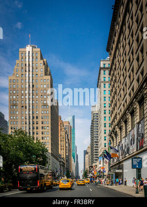 Straße mit Verkehr, New York City, USA. Stockfoto