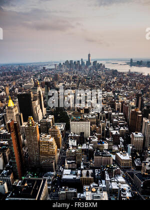Blick auf Lower Manhattan vom Empire State Building, New York City, USA. Stockfoto
