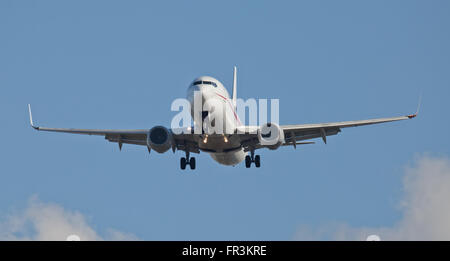 Air Algerie Boeing 737 7T-VJP über den endgültigen Anflug auf den Flughafen London-Heathrow LHR Stockfoto