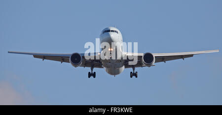 Air Canada Boeing 767 C-FTCA über den endgültigen Anflug auf den Flughafen London-Heathrow LHR Stockfoto