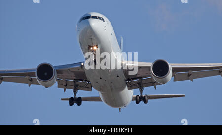 Air Canada Boeing 767 C-FTCA über den endgültigen Anflug auf den Flughafen London-Heathrow LHR Stockfoto