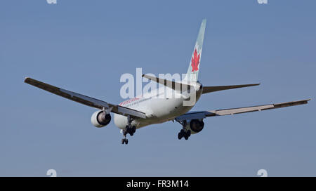 Air Canada Boeing 767 C-FTCA über den endgültigen Anflug auf den Flughafen London-Heathrow LHR Stockfoto