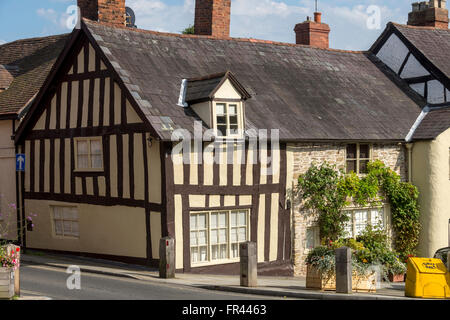 Kleines Fachwerk-Häuschen am Mill Street, Ludlow, Shropshire, England, UK Stockfoto