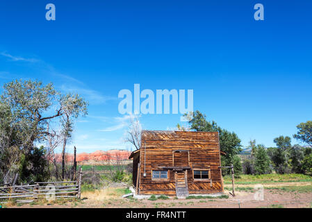 Alte verlassene Wildwest-Stil Gebäude in zehn Schlaf, Wyoming Stockfoto