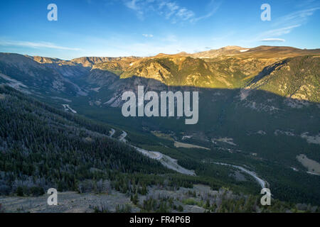 Luftaufnahme von Sunrise in der Beartooth Mountains in der Nähe von Red Lodge, Montana Stockfoto