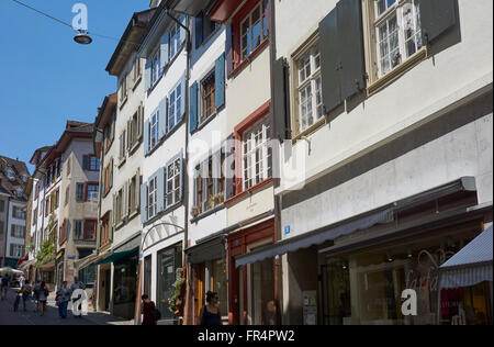 Häuserzeile in einer Einkaufsstraße der Stadt Basel, Spalenberg Stadt Stockfoto