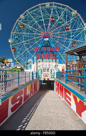 DENO ES WONDER WHEEL AMUSEMENT PARK CONEY ISLAND NEW YORK CITY USA Stockfoto