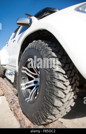 Nahaufnahme von Felgen Auto Leichtmetallrad im Freien an einem sonnigen Tag Stockfoto