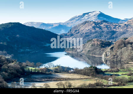 Llyn Gwynant See A498 unterwegs, um Beddgelert in den Snowdonia National Park Nord-Wales Stockfoto