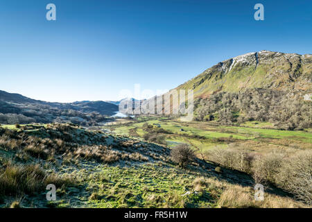 Llyn Gwynant See A498 unterwegs, um Beddgelert in den Snowdonia National Park Nord-Wales Stockfoto