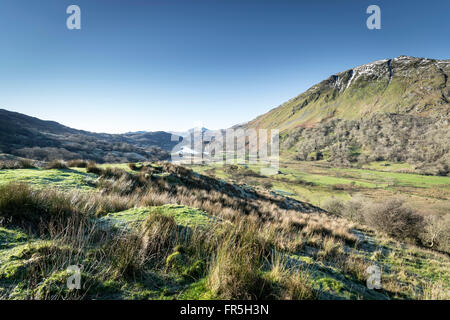 Llyn Gwynant See A498 unterwegs, um Beddgelert in den Snowdonia National Park Nord-Wales Stockfoto