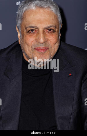 Paris, Frankreich. 20. März 2016. Enrico Macias im Einsatz auf der Buchmesse in Paris, Frankreich. Bildnachweis: Bernard Menigault/Alamy Live-Nachrichten Stockfoto