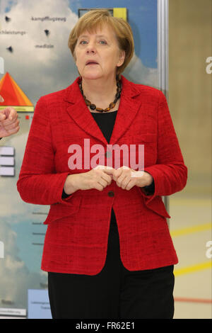 Norvenich, Deutschland. 21. März 2016. Bundeskanzlerin Angela Merkel während ihres Besuchs bei der deutschen Luftwaffe taktische Flügel 31 © Maik Boenisch/Pacific Press/Alamy Live News Stockfoto