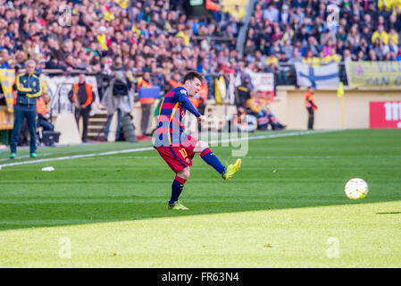 VILLARREAL, Spanien - 20 MAR: Lionel Messi spielt bei der La Liga-Match zwischen Villarreal CF und FC Barcelona im Stadion El Madrigal am 20. März 2016 in Villarreal, Spanien. Stockfoto