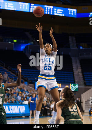 Westwood, CA. 21. März 2016. UCLA nach vorne (25) stellt Monique Billings ein Sprungwurf während ein NCAA Division 1-Liga-Spiel zwischen der South Florida und die UCLA Bruins an Pauley Pavilion in Westwood, Kalifornien. UCLA besiegte South Florida 72-67. (Obligatorische Credit: Juan Lainez/MarinMedia/Cal Sport Media) © Csm/Alamy Live-Nachrichten Stockfoto