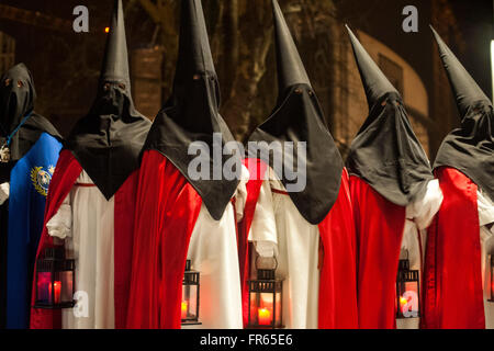 Santander, Spanien. 21. März 2016. Nazarener Nacht Gebet Prozession durch die Straßen der Stadt beleuchtet mit Laternen Credit: JOAQUIN GOMEZ SASTRE/Alamy Live News Stockfoto