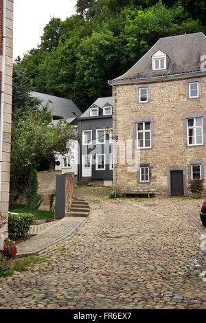 Einer Straße gepflastert mit Pflastersteine in Malmedy, Belgien Stockfoto