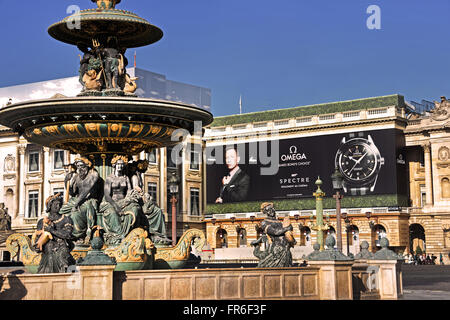 Brunnen Sie in Place De La Concorde Paris Frankreich Spectre James Bond Omega Watch Uhren Kino Film Craig Daniel Juwelier Schmuck Schmuck Schmuck Juweliergeschäft Stockfoto