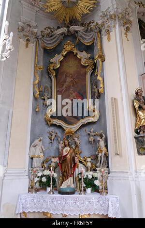 Verkündigung der Jungfrau Maria, Altar in der Kirche Maria Vesperbild in Ziemetshausen, Deutschland am 9. Juni 2015. Stockfoto