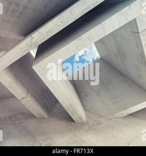 Konkrete Innenraum mit kubischen Strukturen und blauen Wolkenhimmel außerhalb. Abstrakt Architektur Hintergrund, 3d illustration Stockfoto