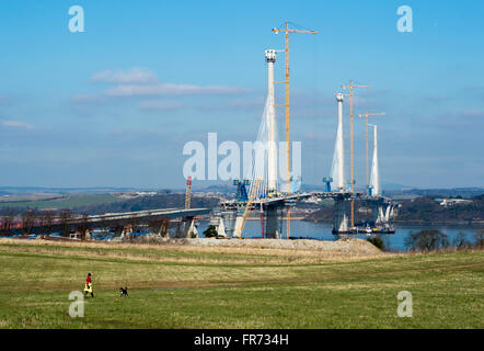 19.03.2016, The Queensferry Crossing über den Forth, Anschluss an South Queensferry, Edinburgh an Fife in North Queenferry. Stockfoto