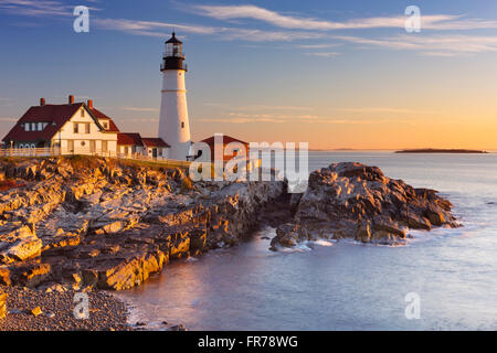 Die Portland Head Leuchtturm in Cape Elizabeth, Maine, USA. Bei Sonnenaufgang fotografiert. Stockfoto