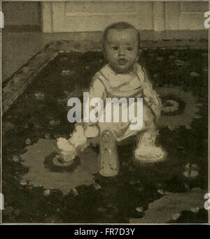 Fritz Erler (1921) ist ein Werk, das Leben und Karriere des deutschen Künstlers Fritz Erler beleuchtet. Er beleuchtet seine künstlerischen Beiträge und stellt seine Werke im Kontext europäischer Kunst des frühen 20. Jahrhunderts vor, wobei er sich auf Porträts und Landschaften konzentriert. Stockfoto