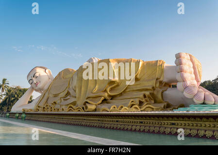 Myathalyaung liegenden Buddha (Naung Daw Gyi Mya Tha Lyaung), Bago, Birma (Myanmar) Stockfoto