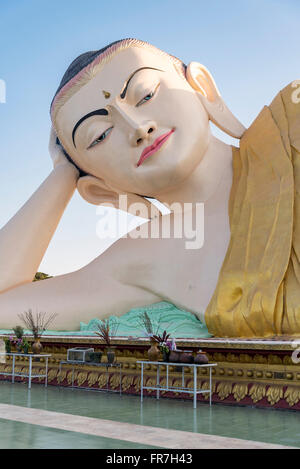 Myathalyaung liegenden Buddha (Naung Daw Gyi Mya Tha Lyaung), Bago, Birma (Myanmar) Stockfoto