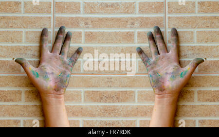 Hand an der Wand schmutzig Stockfoto