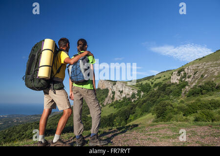 Zwei Backpacker auf einem Berg Stockfoto