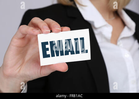 Senden von E-Mail per E-Mail über Internet-Business-Konzept auf computer Stockfoto