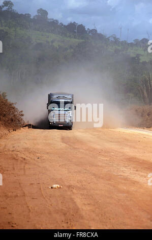 LKW auf der Autobahn BR-230 Trans Stockfoto