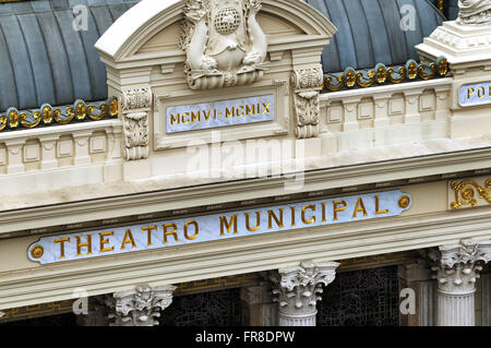 Fassade der städtischen Theater von Rio De Janeiro in der Region von Cinelândia Stockfoto