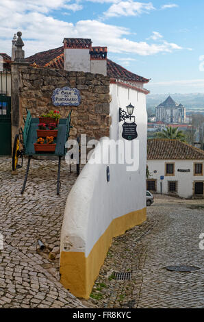 Obidos Straßen und Blick über Santuario Senhor Jesus da Pedra Portugal Stockfoto