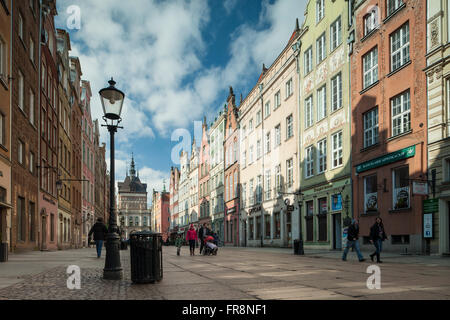 Sonnigen Nachmittag auf der Long Street (Dluga) in der Altstadt von Gdansk, Polen. Stockfoto