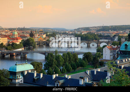 Blick auf die Brücken über den Vltava Fluss, Prag, CZ Stockfoto