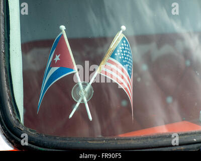 Bandera Auto Kuba Kuba-Amerique Drapeau La Havanna taxi Stockfoto