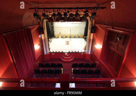 Der Zuschauerraum des Theaters Laterne, Sheffield vom Balkon gesehen.  Die Laterne ist Sheffield älteste, kleinste Theater. Stockfoto