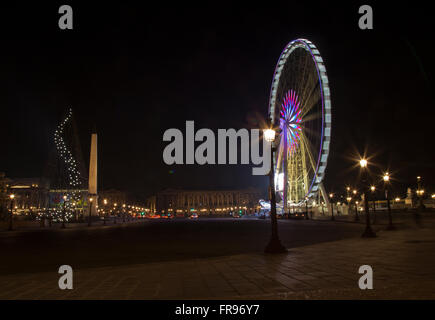 Grande Roue in Place De La Concorde in der Nacht in Paris Frankreich im Winter Stockfoto