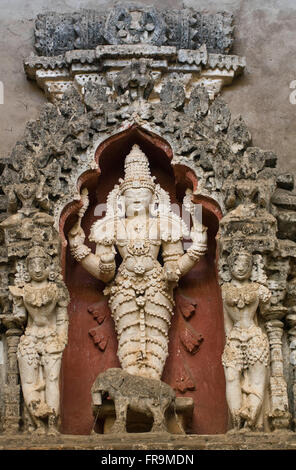 Asien, Indien, Karnataka, Sravanabelagola, Akkana Basadi Stein schnitzen Stockfoto