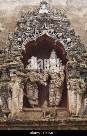 Asien, Indien, Karnataka, Sravanabelagola, Akkana Basadi Stein schnitzen Stockfoto